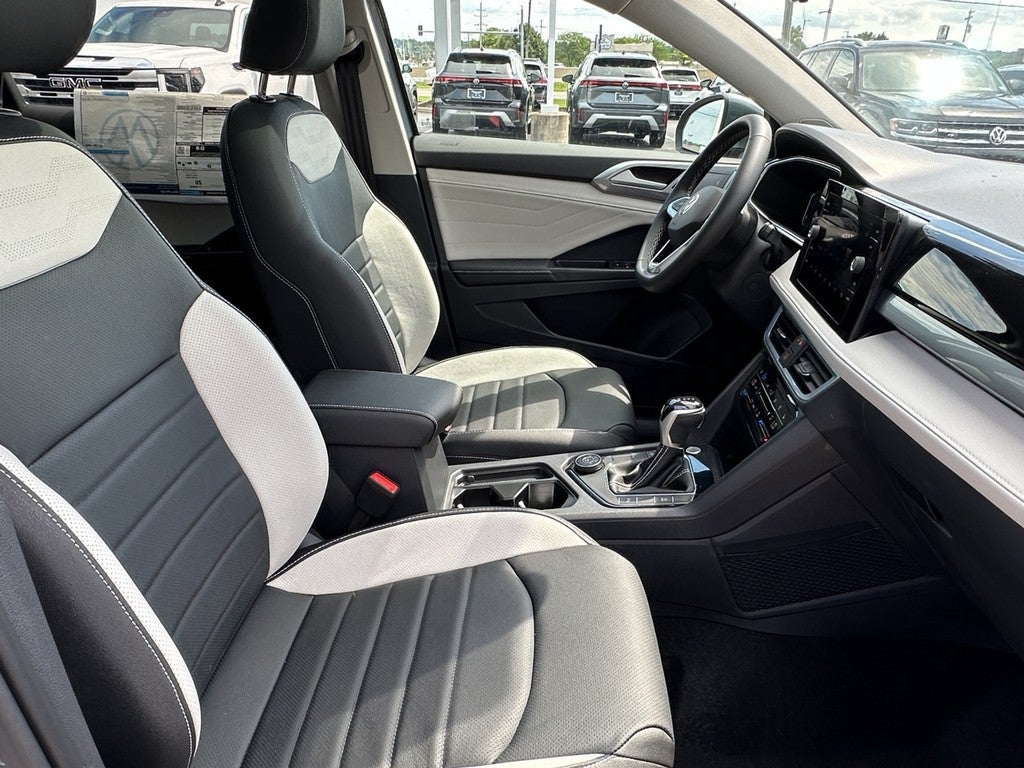 2025 Volkswagen Taos SEL 4MOTION