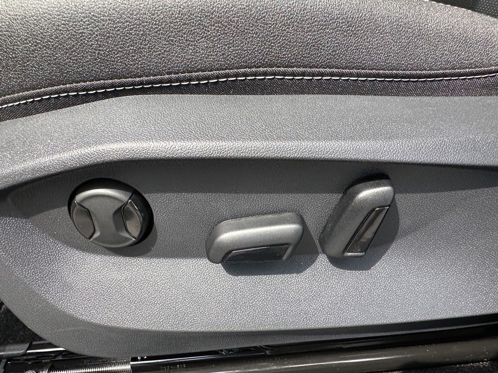 2025 Volkswagen Taos SEL 4MOTION