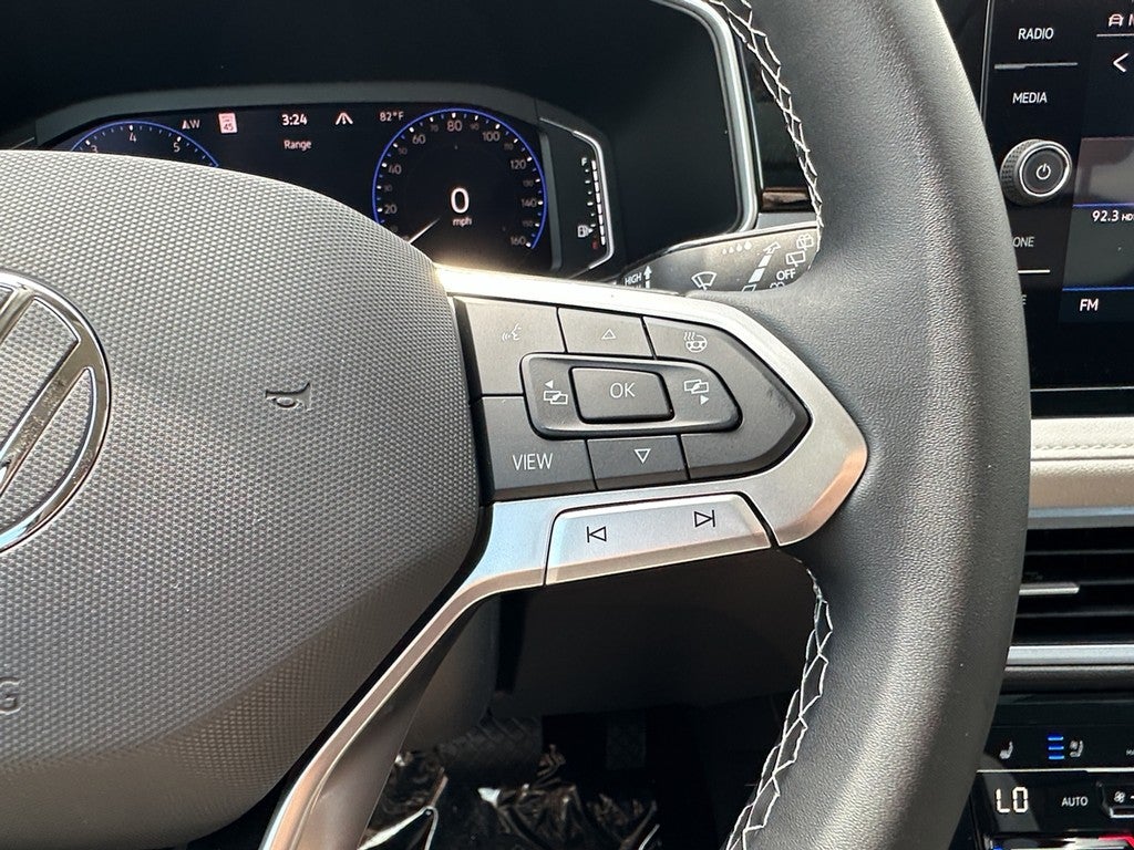 2025 Volkswagen Taos SEL 4MOTION