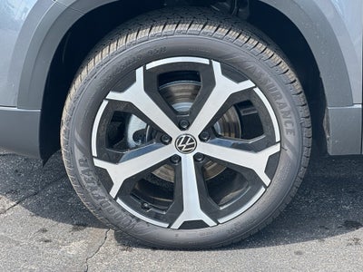 2025 Volkswagen Taos SEL 4MOTION