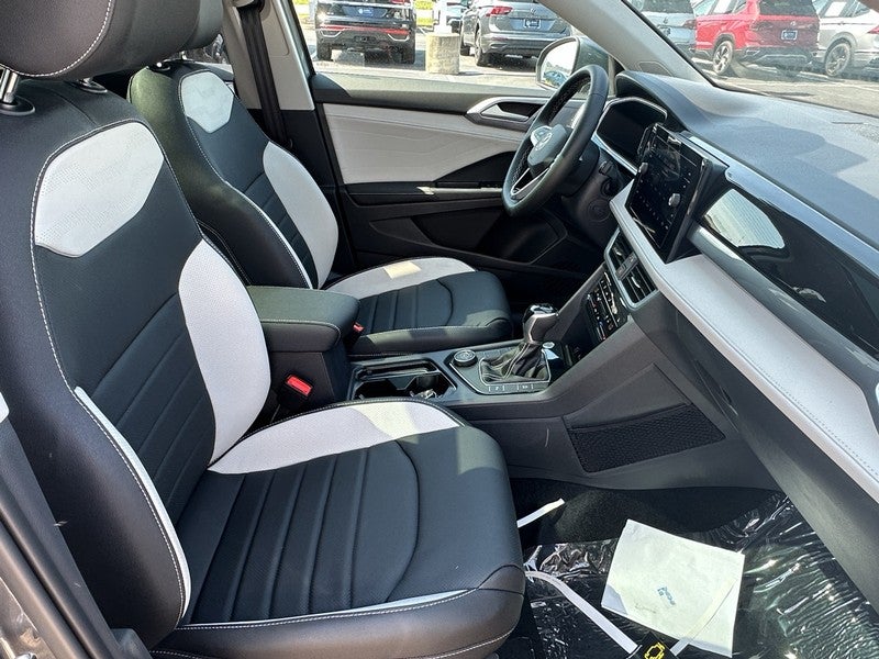 2025 Volkswagen Taos SEL 4MOTION