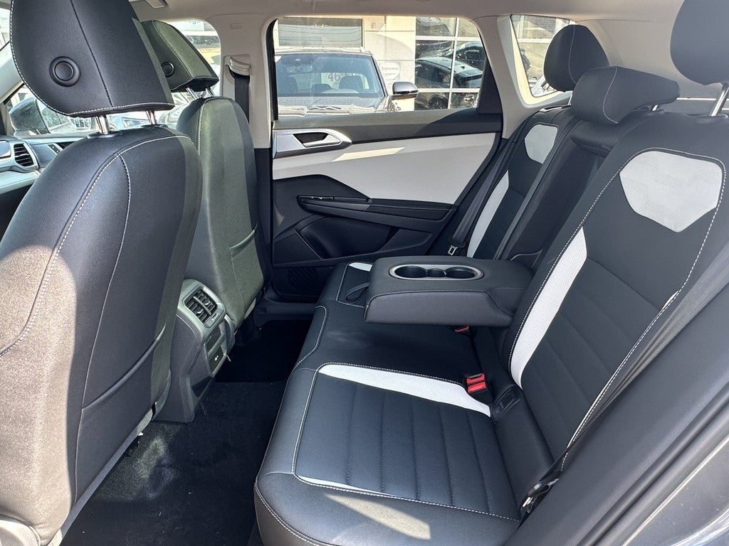 2025 Volkswagen Taos SEL 4MOTION