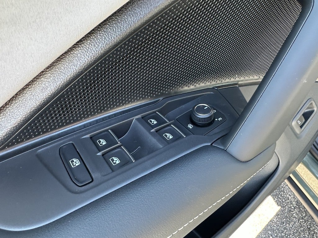 2026 Volkswagen Tiguan 2.0T SE R-Line Black 4MOTION