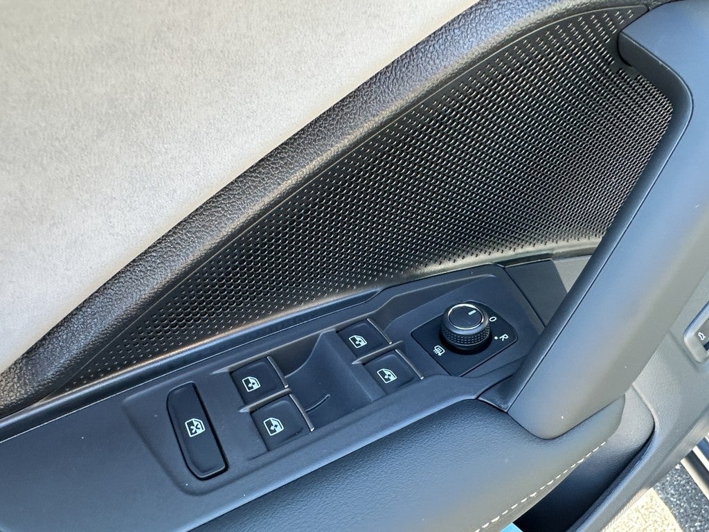 2025 Volkswagen Tiguan 2.0T SE R-Line Black 4MOTION