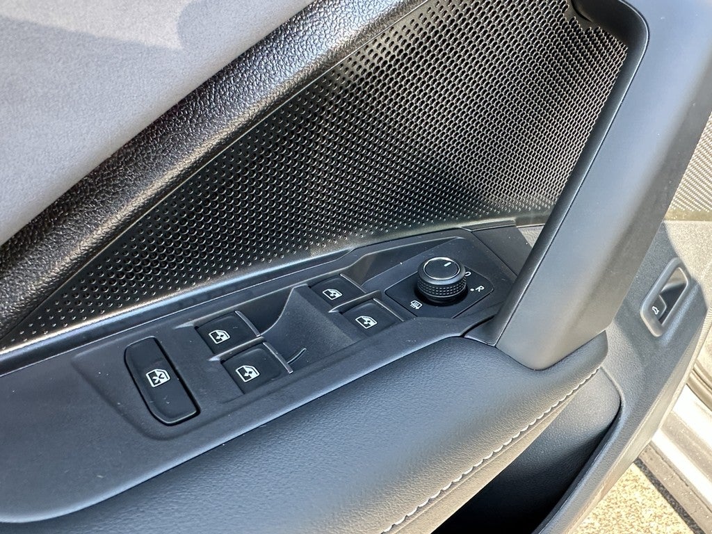 2025 Volkswagen Tiguan 2.0T SE 4MOTION