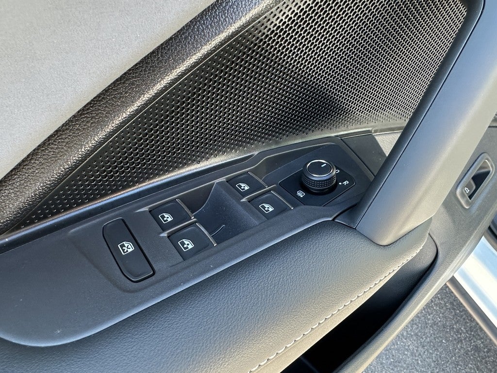 2025 Volkswagen Tiguan 2.0T SE 4MOTION