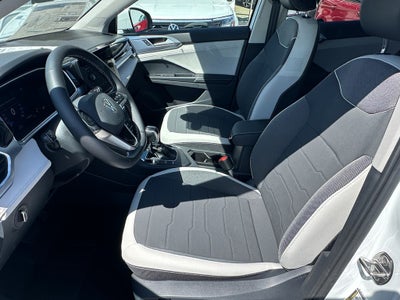 2026 Volkswagen Taos SE FWD