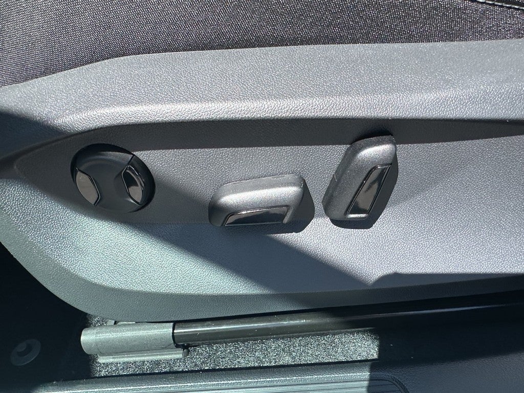 2026 Volkswagen Taos SE FWD