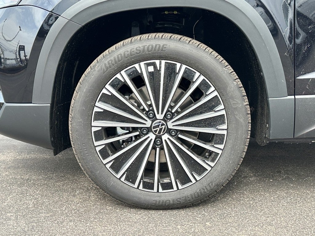 2026 Volkswagen Taos SE FWD