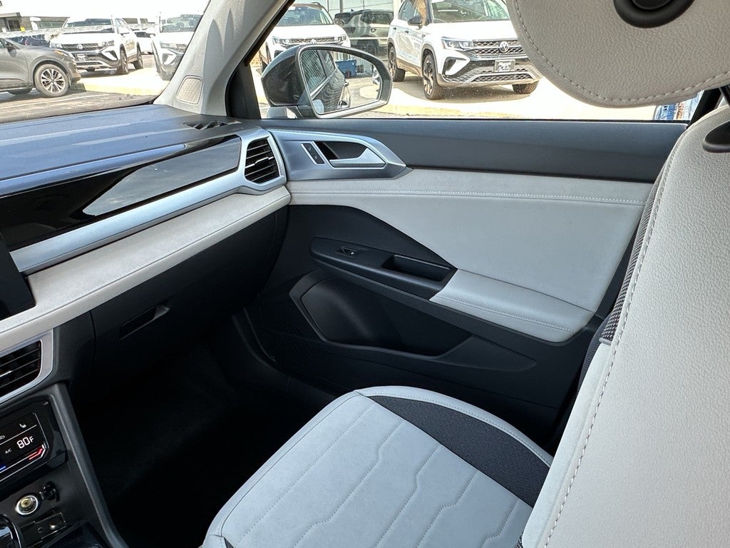 2025 Volkswagen Taos SE FWD