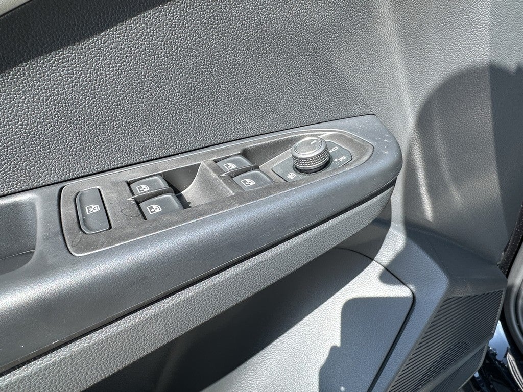 2025 Volkswagen Taos SE FWD