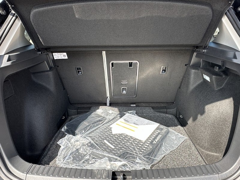 2025 Volkswagen Taos SE FWD