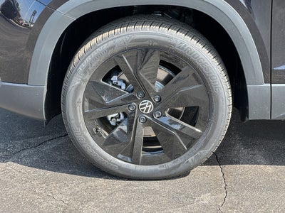 2025 Volkswagen Taos SE FWD