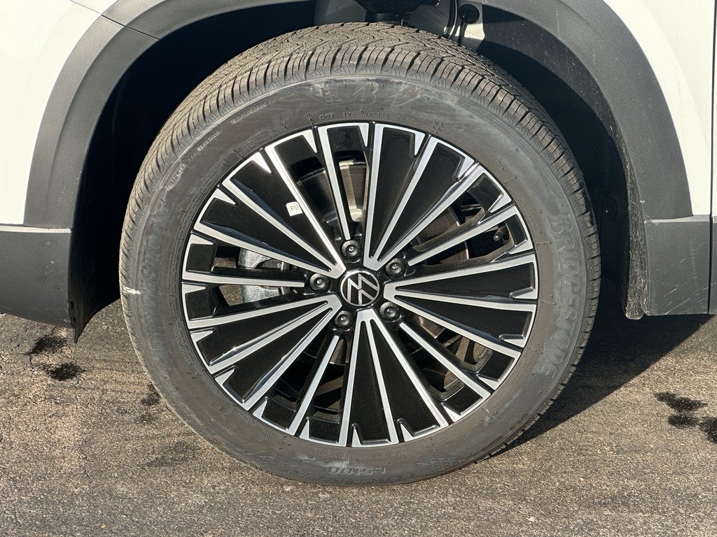 2026 Volkswagen Taos SE FWD