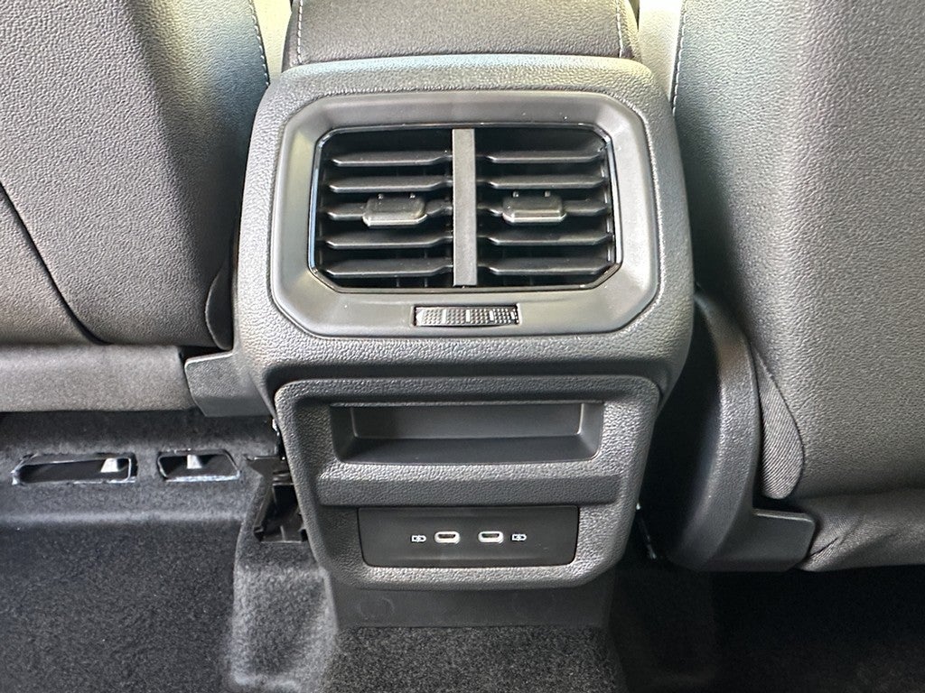 2026 Volkswagen Taos SE FWD