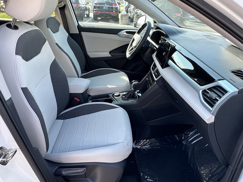 2025 Volkswagen Taos SE 4MOTION