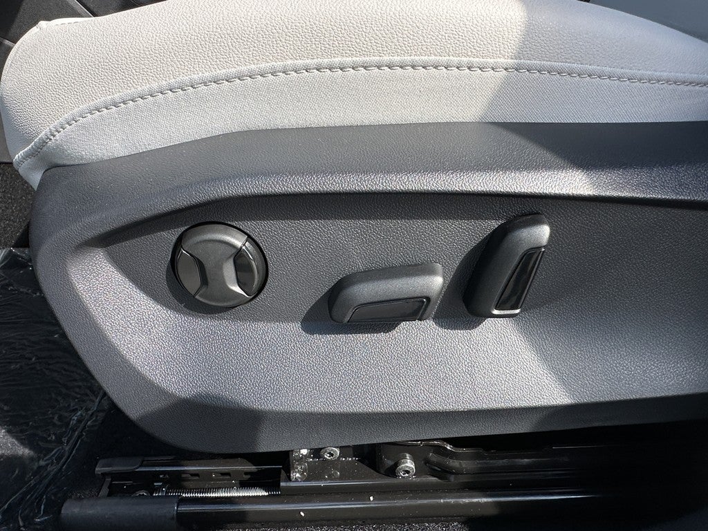 2025 Volkswagen Taos SE 4MOTION