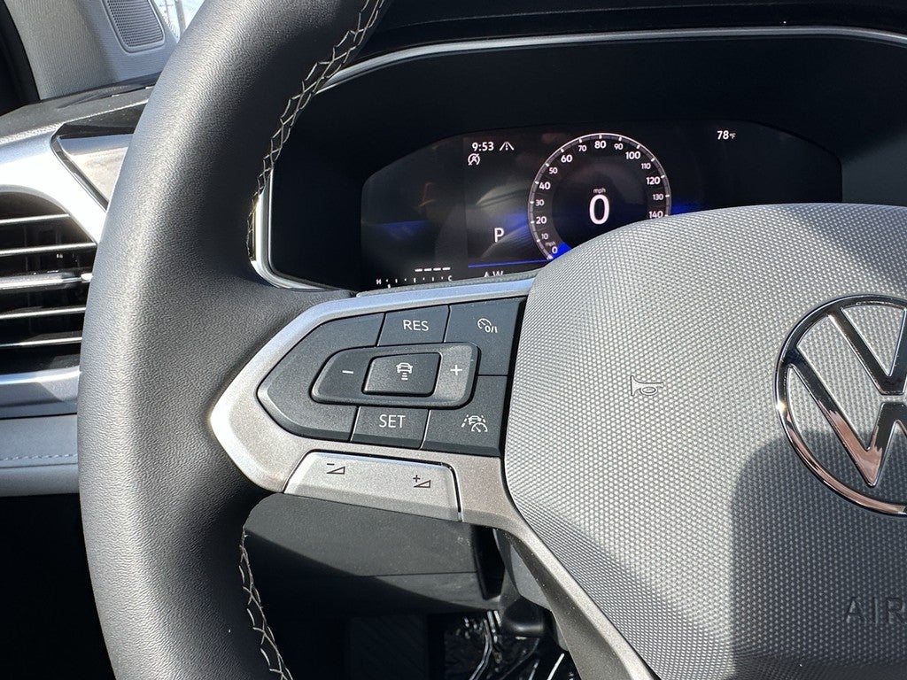 2025 Volkswagen Taos SE 4MOTION