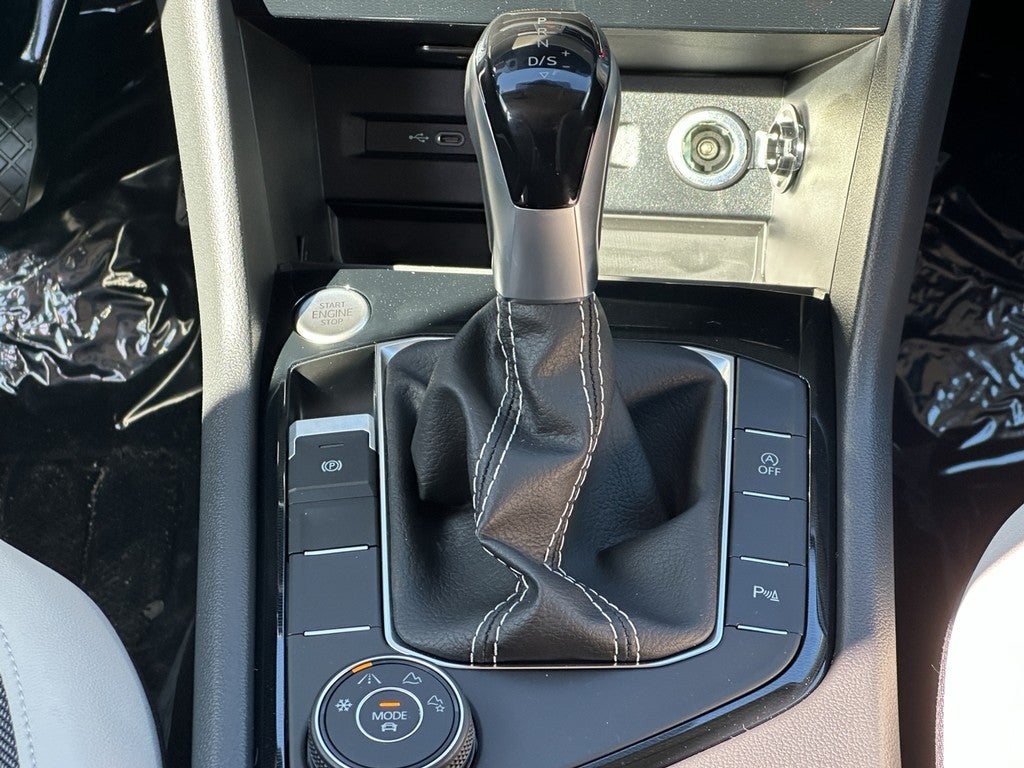 2025 Volkswagen Taos SE 4MOTION