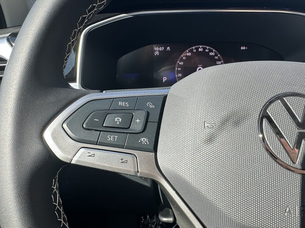 2025 Volkswagen Taos SE 4MOTION