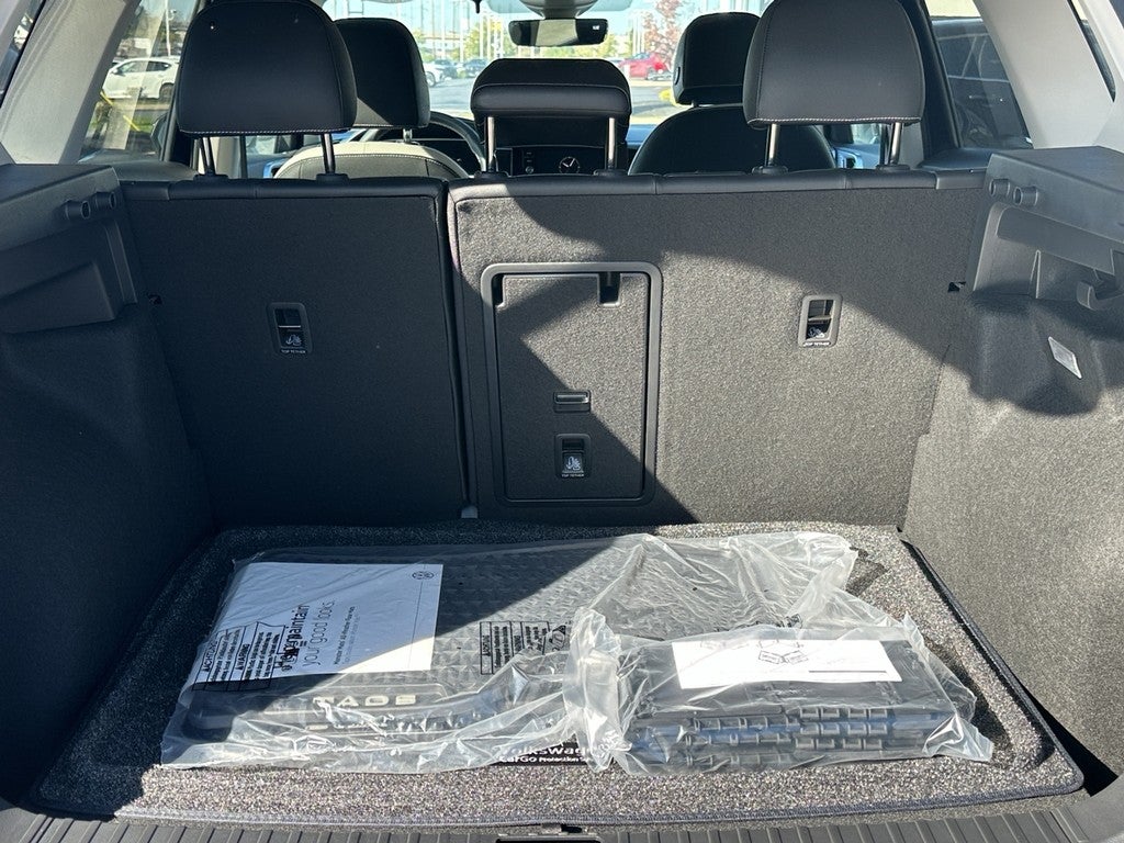 2025 Volkswagen Taos SE 4MOTION