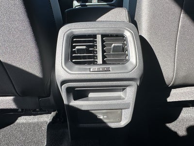 2025 Volkswagen Taos SE 4MOTION