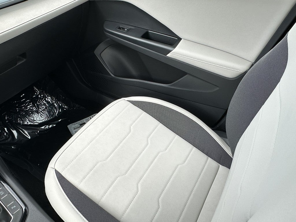 2025 Volkswagen Taos SE 4MOTION