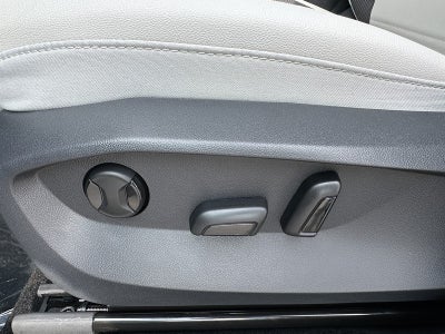 2025 Volkswagen Taos SE 4MOTION