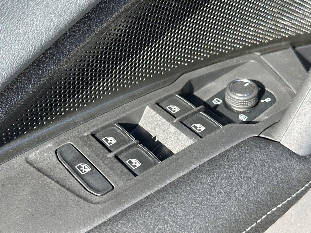 2026 Volkswagen Tiguan 2.0T SEL R-Line Turbo 4MOTION