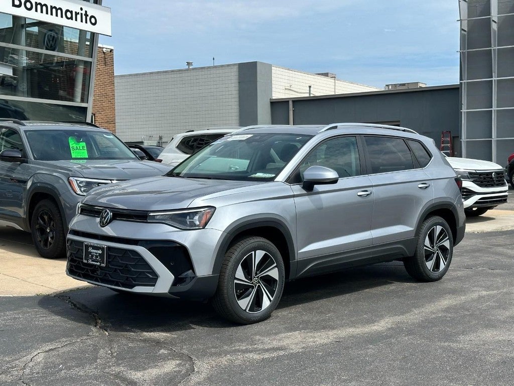 2025 Volkswagen Taos SE 4MOTION