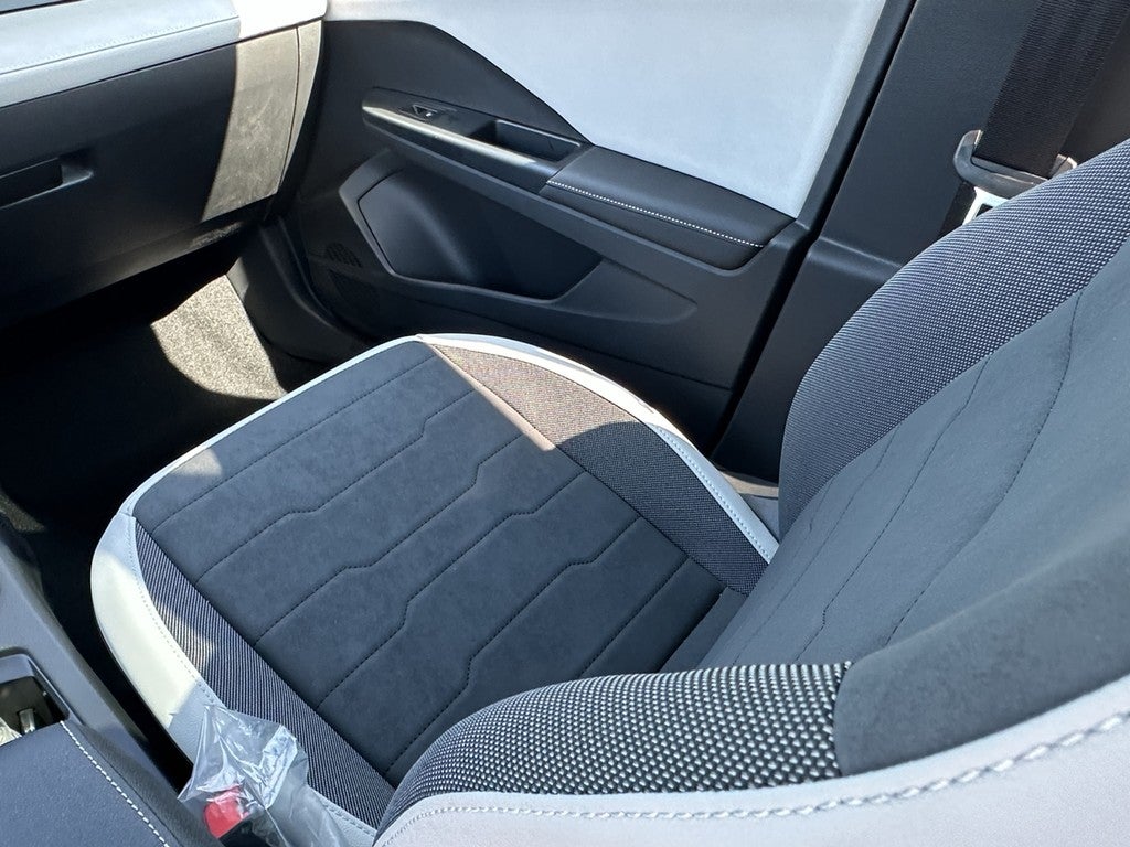 2025 Volkswagen Taos SE 4MOTION