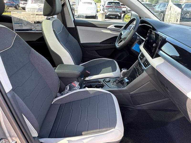 2025 Volkswagen Taos SE 4MOTION