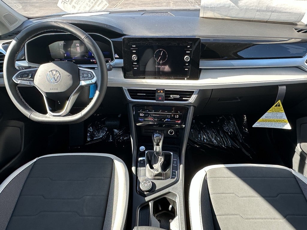2025 Volkswagen Taos SE 4MOTION