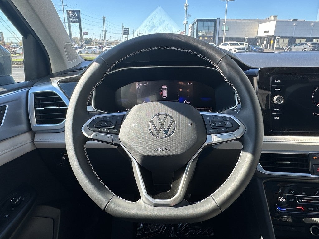 2025 Volkswagen Taos SE 4MOTION