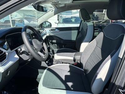 2025 Volkswagen Taos SE 4MOTION