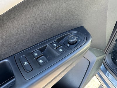 2025 Volkswagen Taos SE 4MOTION