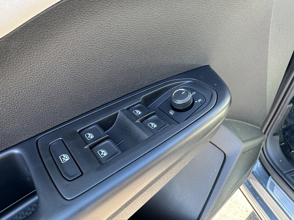 2025 Volkswagen Taos SE 4MOTION