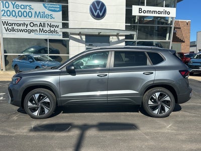 2025 Volkswagen Taos SE 4MOTION