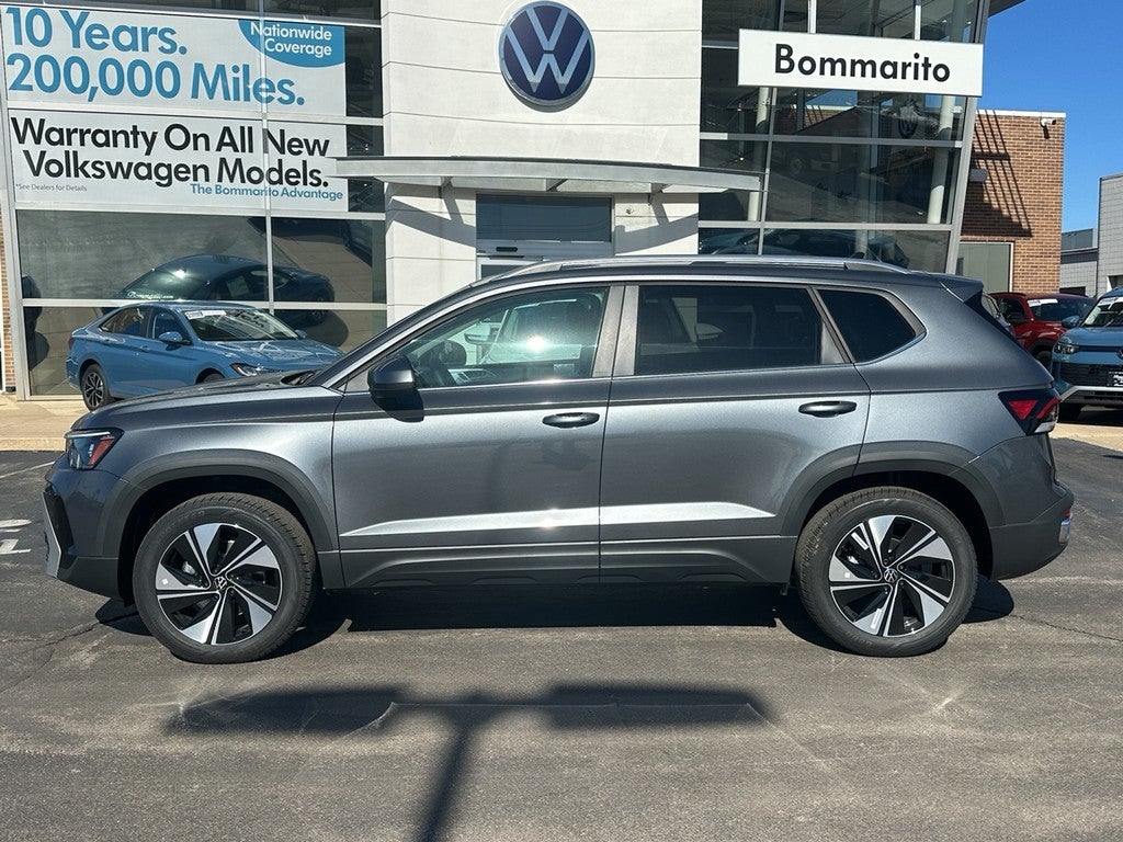 2025 Volkswagen Taos SE 4MOTION