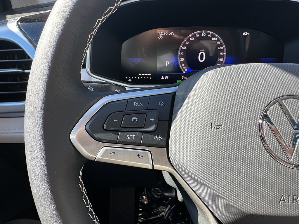 2025 Volkswagen Taos SE 4MOTION