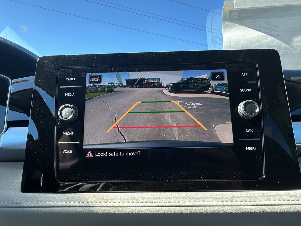 2025 Volkswagen Taos SE 4MOTION