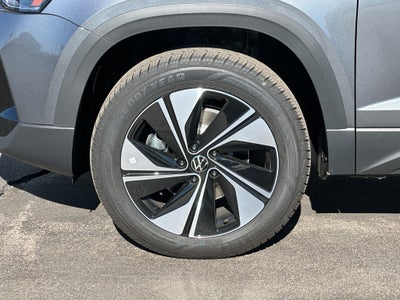 2025 Volkswagen Taos SE 4MOTION