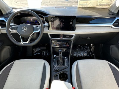 2025 Volkswagen Taos SE 4MOTION
