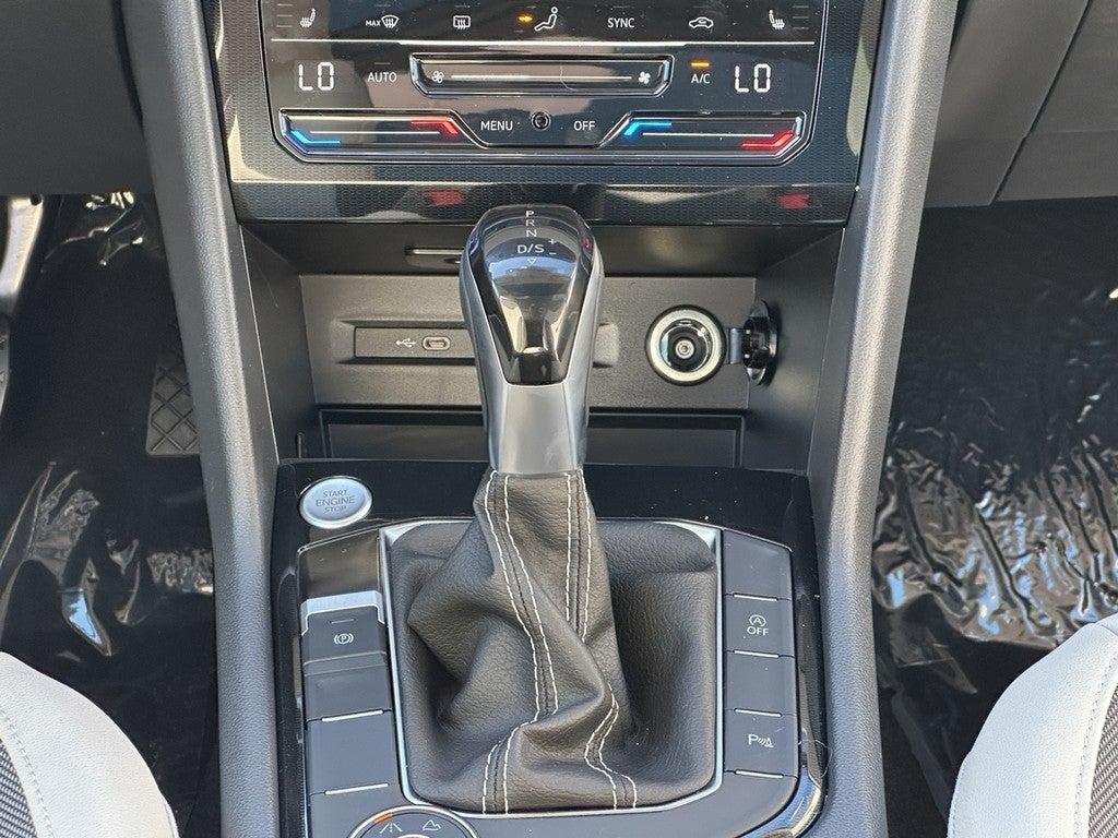 2025 Volkswagen Taos SE 4MOTION