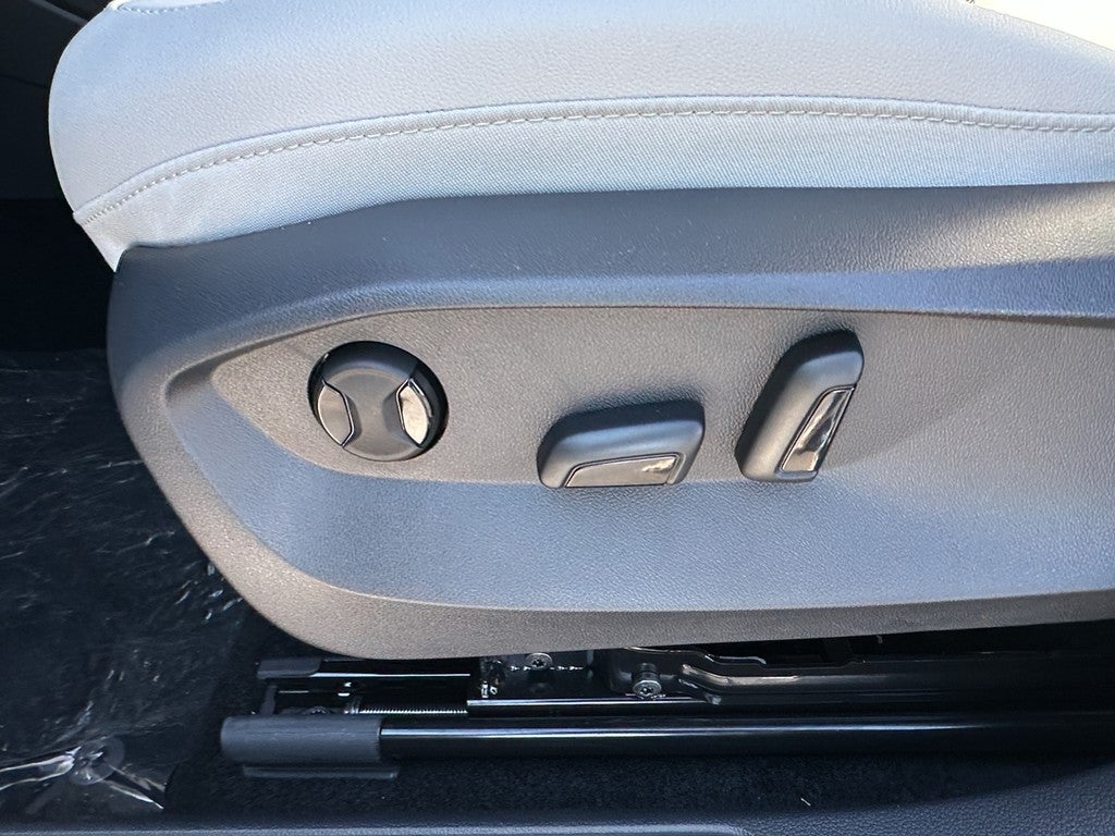 2025 Volkswagen Taos SE 4MOTION