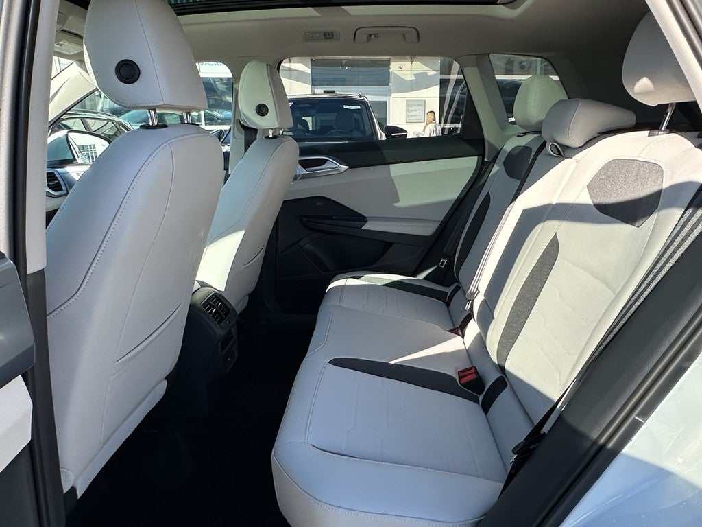 2025 Volkswagen Taos SE 4MOTION