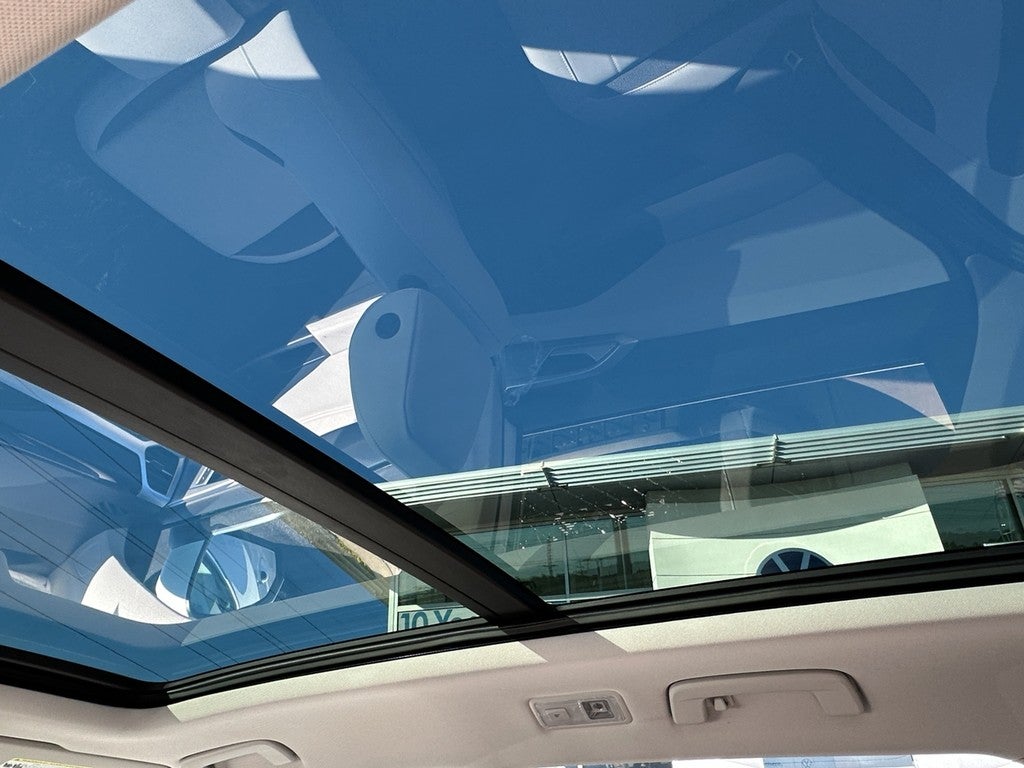 2025 Volkswagen Taos SE 4MOTION