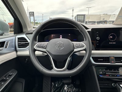 2025 Volkswagen Taos SE 4MOTION