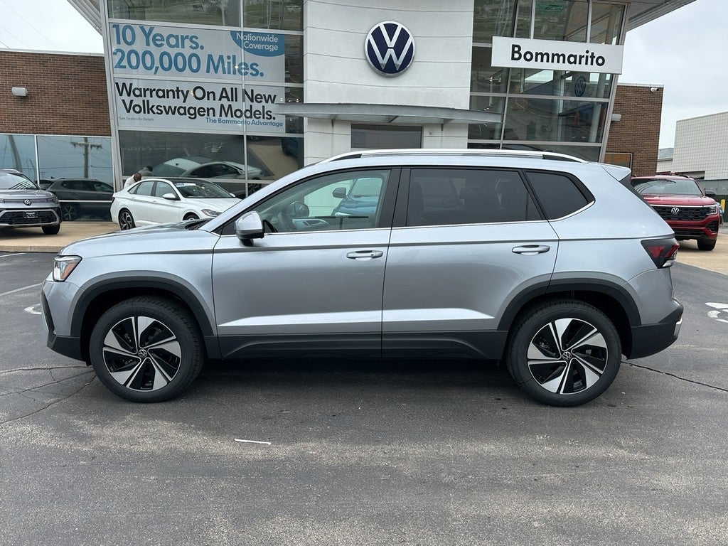 2025 Volkswagen Taos SE 4MOTION