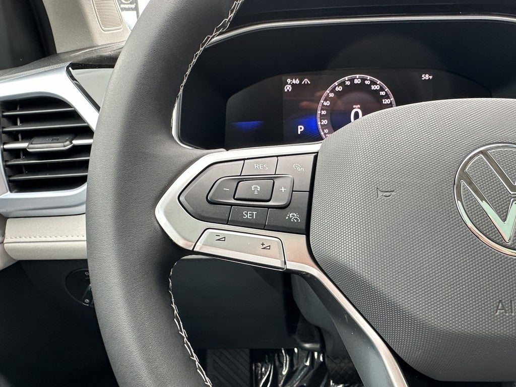 2025 Volkswagen Taos SE 4MOTION